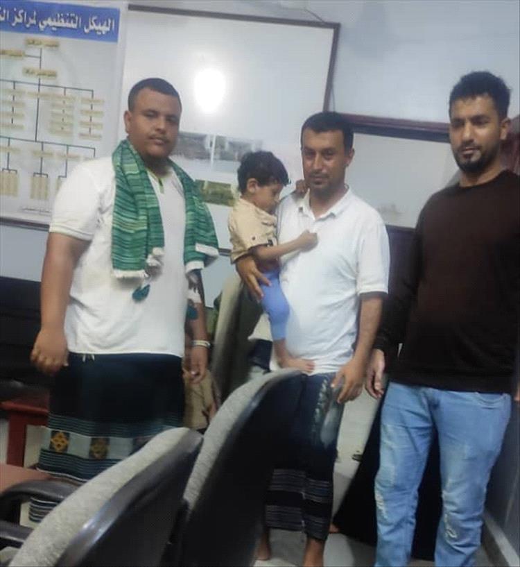 العثور على طفل تائه في الحرم الجامعي بمدينة الشعب وتسليمه لأسرته