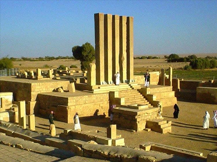 تشييع رسمي وشعبي لـ 10 جثامين من أسرة السامدي بمأرب 