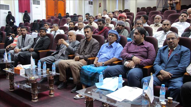 وكيل حضرموت الجيلاني يدشن نشاط مؤسسة حضرموت للطب الاتصالي ويفتتح عيادتها بمركز طب الأسرة