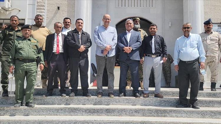 رئيس محكمة استئناف العاصمة عدن يتفقد سير العمل في المجمع القضائي بالمنصورة