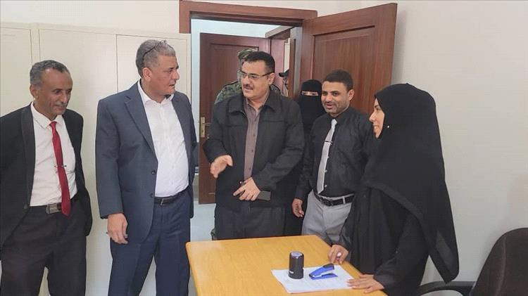 رئيس محكمة استئناف عدن يتفقد سير العمل في المجمع القضائي بالمنصورة