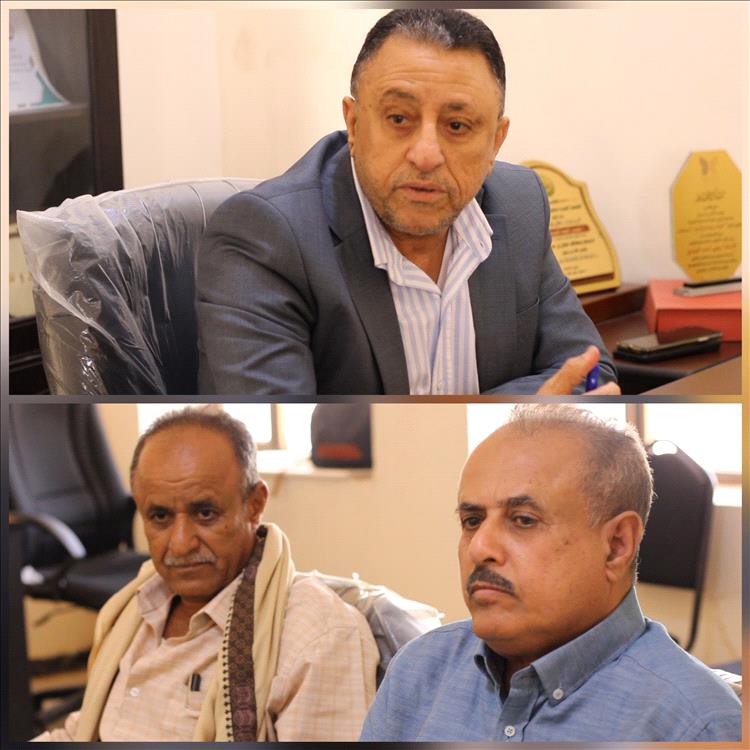 أمين عام محلي أبين يناقش مع مدير مكتب الضرائب سبل تعزيز التحصيل الإيرادي ورفع كفاءة الأداء