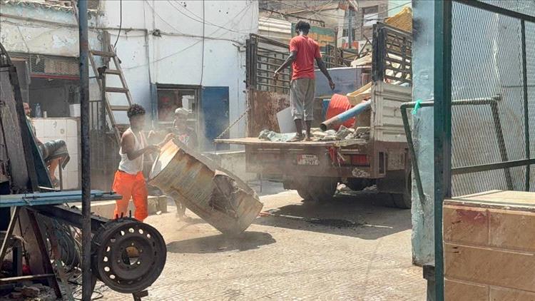 عدن.. تدشين حملة لإزالة التعديات على الطرقات العامة بالمعلا