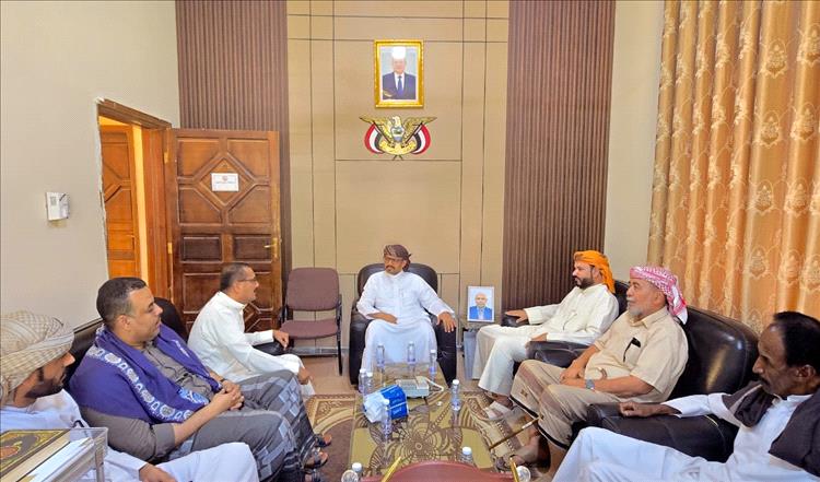 التميمي مدير عام مصلحة شؤون القبائل يلتقي عدد من وجهاء وأعيان مديرية تريم لمناقشة القضايا المجتمعية