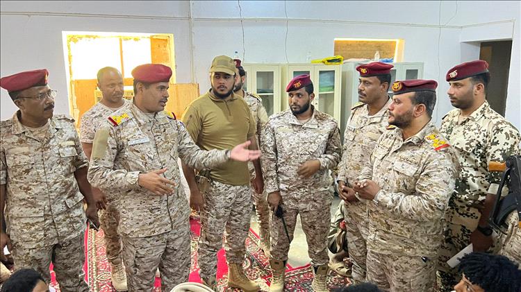 رئيس عمليات المنطقة العسكرية الأولى يتفقد لجنتي حصر القوة بمعسكر السويري