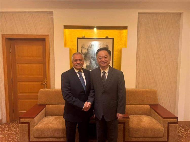 سفير بلادنا يبحث مع مسؤول صيني تطورات الوضع في اليمن وآفاق التعاون الثنائي