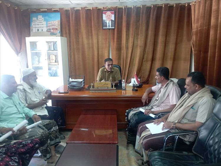 مدير عام مديرية القطن يلتقي مدير مكتب الصناعة والتجارة بالمديرية