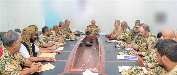 طارق صالح يشعل ملف الإصلاح العسكري.. البصمة الحيوية المكلّفة من قيادة التحالف خطوة محورية