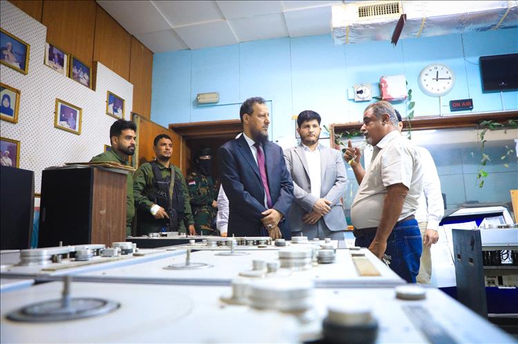 المحافظ شيخ يطّلع على سير أعمال الترميم والتأهيل بمبنى الإذاعة والتلفزيون في التواهي