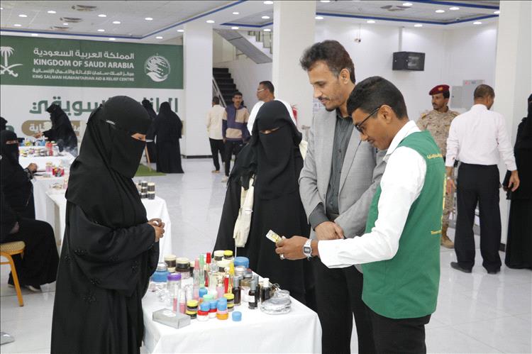 تدشين البازار التسويقي للأسر المنتجة ضمن مشروع " بداية " بساحل حضرموت