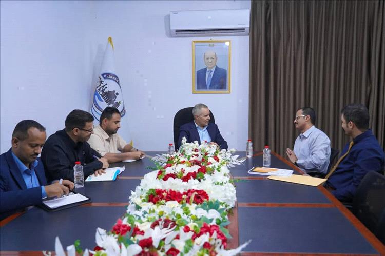 وزير الشؤون الاجتماعية والعمل يناقش مع مؤسسة بازرعة تطوير العمل الإنساني والخيري 