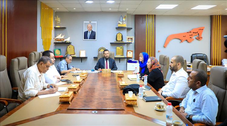محافظ العاصمة المؤقتة عدن يبحث مع أطباء بلا حدود تعزيز الشراكة وتطوير الخدمات الصحية