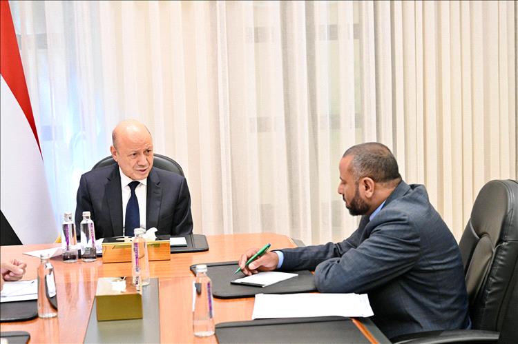 رئيس مجلس القيادة يؤكد على الدور المحوري لمحافظة الضالع في بناء مشروع المستقبل