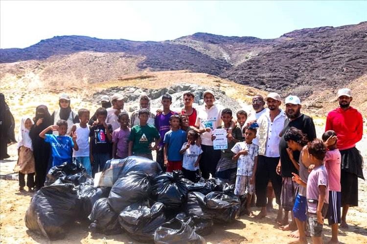 مركز رؤى يوجه مناشدة لمحافظ عدن لتعزيز خدمات النظافة في رأس عمران وحماية البيئة البحرية