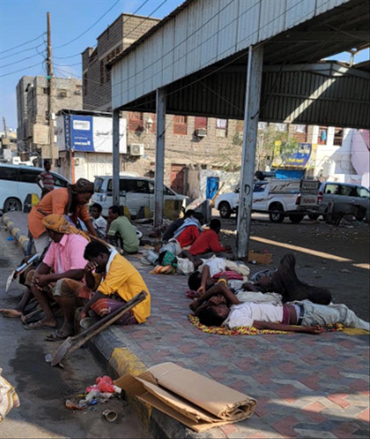 استياء من تواجد أفارقة نائمين في محيط فرزة المنصورة ومناطق بعدن 