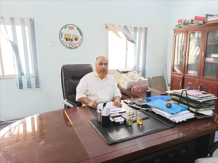 رجل في الظل.. حين يتحدث العطاء بصمت !