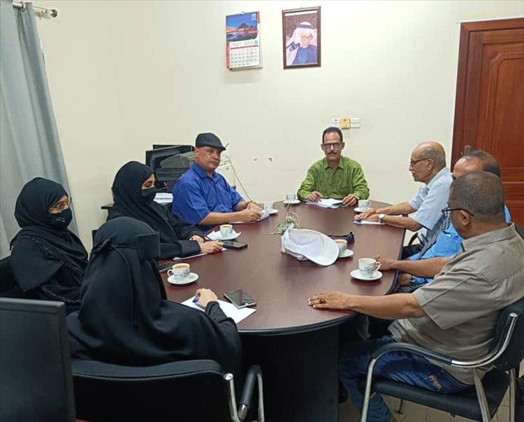 مؤسسة الأمل بعدن تحث طلابها على الاستعداد لامتحانات الفصل الثاني وتقيّم مستواهم الدراسي 