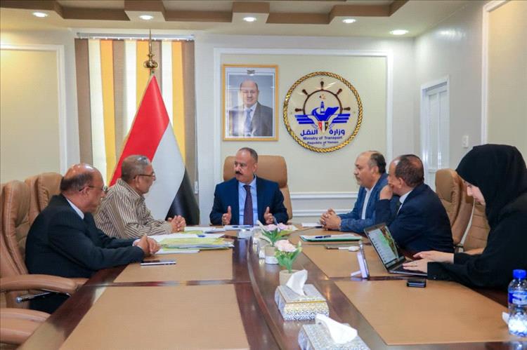 وزير النقل يناقش استئناف العمل بمشروعي مينائي قرمة وبروم 