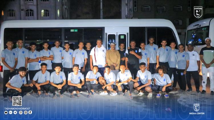 بعثة الأزرق تشد الرحال صوب أبين تأهباً لافتتاح مشوار الدوري العام أمام فحمان