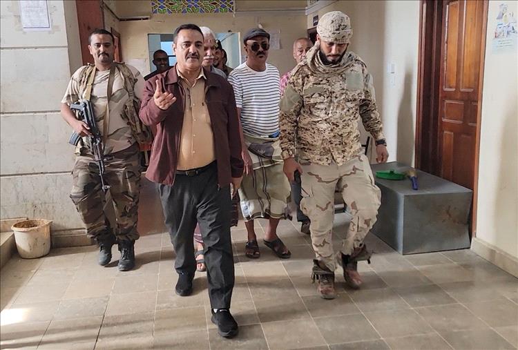 "الداؤودي" يشدد بإتخاذ إجراءات رادعة بحق المتقاعسين وغير الملتزمين بالدوام الرسمي بالبريقة 