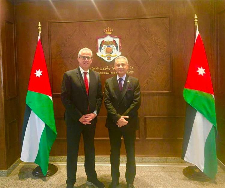 سفير بلادنا يبحث مع مسؤول اردني تعزيز التعاون القنصلي