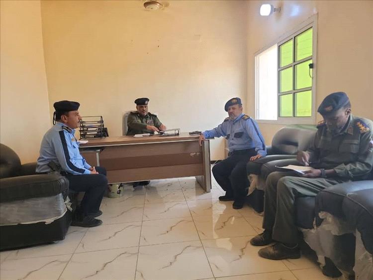 مناقشة استعدادات أسبوع المرور العربي 2026 في المهرة