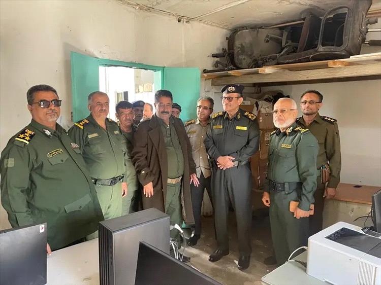 وكيل مصلحة الأحوال المدنية يطّلع على سير الأداء بمركز "لبعوس" في لحج