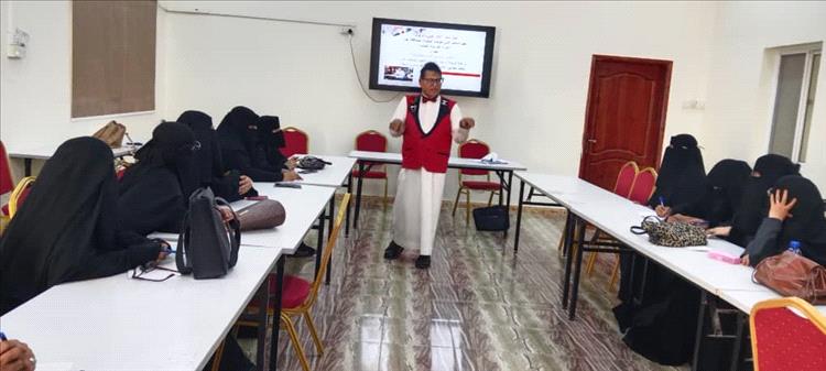 تحت شعار "أفكار تُضيء الرفوف".. تدشين دورة "التفكير الإبداعي" لأمناء المكتبات بعدن