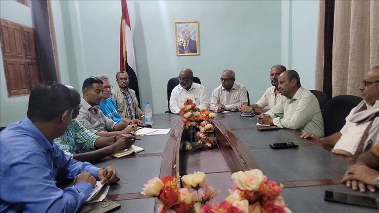 السلطة المحلية بالحديدة تناقش مع اليونيسيف تدخلاتها في المحافظة