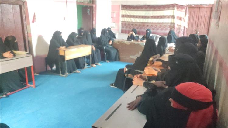 فريق التوعية بمؤسسة البركة للتنمية ينظم حلقة توعوية حول أضرار ومخاطر البلاستيك في أبين