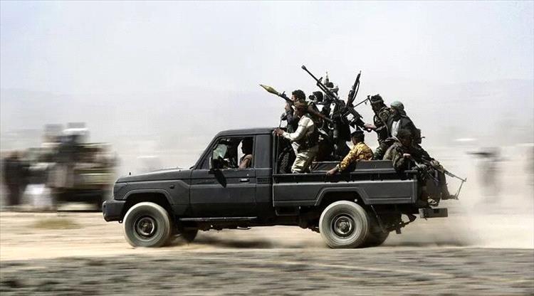 إب.. مداهمات حوثية فجراً في النادرة تنتهي باختطاف خمسة أشخاص 