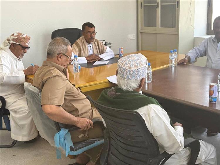 قويزان يترأس اجتماعاً موسعاً لمناقشة سير العمل في مشروع مياه مناطق بلحاف بالمهرة