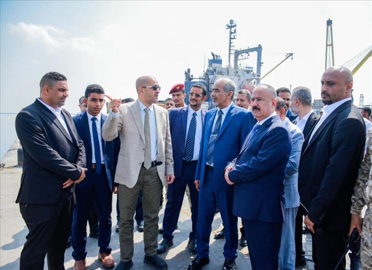 عضو مجلس القيادة محمود الصبيحي يتفقد سير العمل في وزارة النقل وميناء المعلا ومطار عدن الدولي