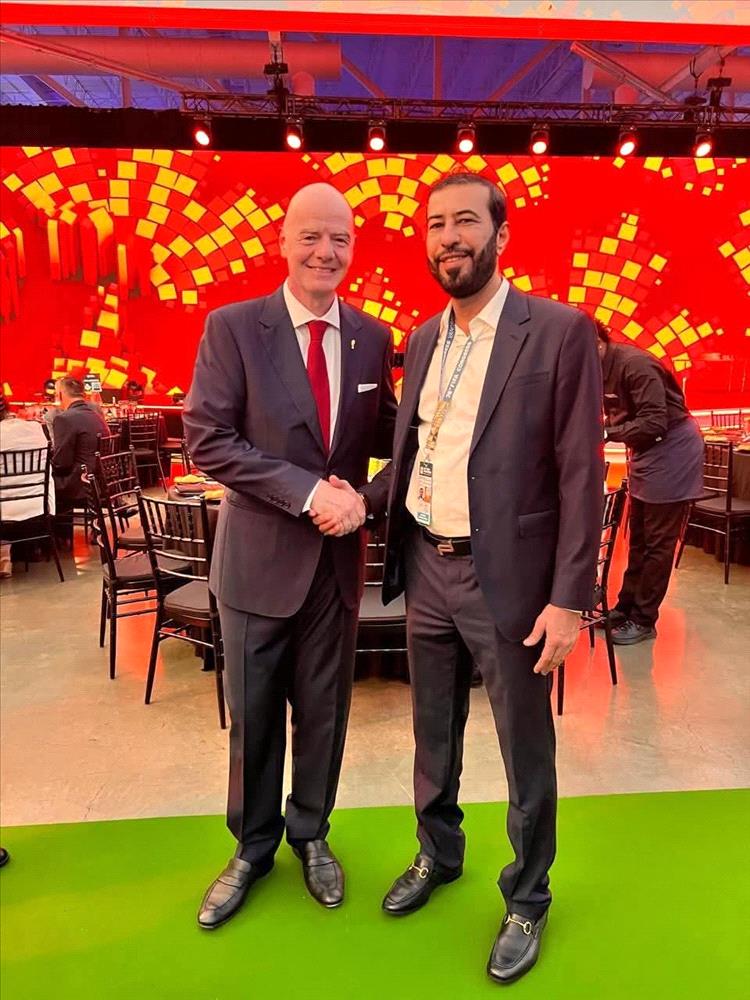 بن حيدرة يبحث مع رئيس الفيفا سبل دعم وتطوير الكرة اليمنية