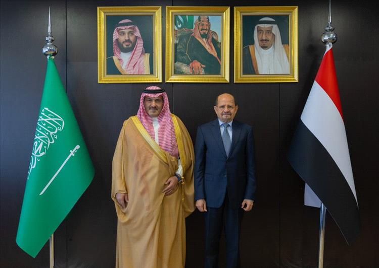 السفير آل جابر: ناقشنا مع رئيس الوزراء جهود تنفيذ برنامج الإصلاح الاقتصادي في اليمن