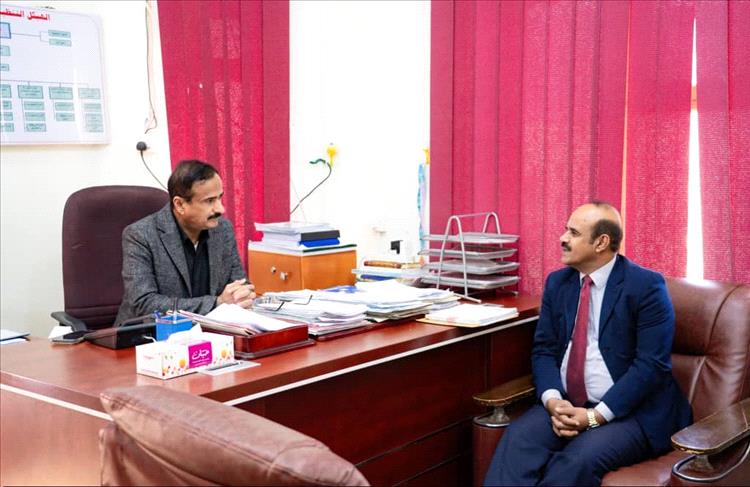 محافظ شبوة يطلع على آليات تنفيذ التقييم المؤسسي لهيئة حماية البيئة.