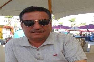 الصحفي محمد الغباري ينتقد توجه مسؤولين إلى واشنطن رغم الأزمة الاقتصادية