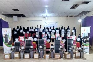 اتحاد نساء اليمن بأبين يوزع 21 مشروعاً تمكينياً للنساء والفتيات