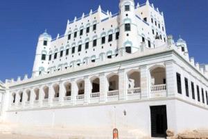 وكيل وادي حضرموت ووكيل وزارة الاشغال يلتقيان لجنة الموازين المحورية