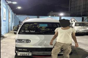 تحرك سريع في المعلا.. ضبط باص متهور بعد مخالفات خطيرة في الشارع الرئيسي