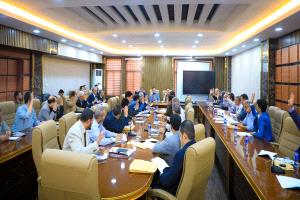 المكتب التنفيذي بالعاصمة المؤقتة عدن يستعرض تحديات قطاعي الكهرباء والصحة وسبل تطويرهما