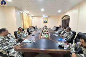 رئيس مصلحة خفر السواحل يعقد اجتماعاً موسعاً مع قيادات المصلحة لتعزيز الجاهزية