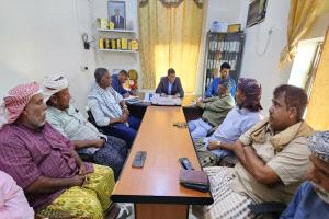 وكيل سقطرى يناقش مع قيادات القطاع الصحي أوضاع الخدمات الطبية في نوجد