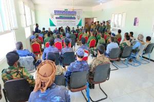 محافظ شبوة يدشن مشروع طريق خورة بمرخة ودورة تدريبية أمنية متقدمة