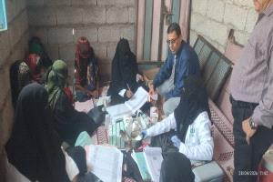 مدير عام مكتب الصحة العامة بلحج يتفقد سير العمل للنشاط الايصالي في مديرية تبن