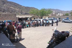 جموع من قبائل بني بكر بيافع يؤدون واجب العزاء في وفاة الفقيد محمود دويح الصبيحي ونجله اثر حادث مؤسف