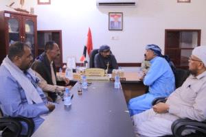 مدير عام شبام يطّلع على ترتيبات مهرجان “بهجة ومودة” لمشروع الزواج الجماعي الأول بمدينة شبام