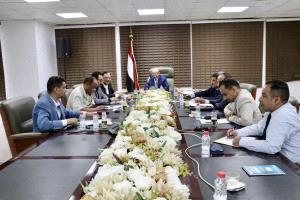 إجراءات حكومية جديدة لتسهيل تمويل الواردات وتسريع الاستيراد في عدن