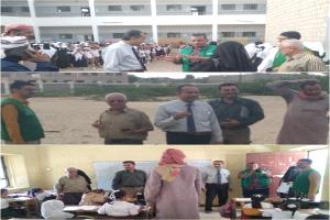 مدير عام تربية أبين وممثلين الصندوق الاجتماعي والبرنامج السعودي للاعمار يعاينون الموقع لبناء مجمع البنات بباجدار