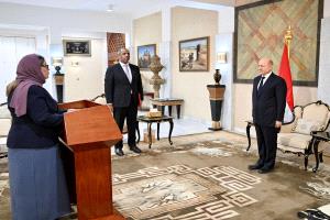 سفيرة اليمن لدى الولايات المتحدة تؤدي اليمين الدستورية أمام رئيس مجلس القيادة الرئاسي